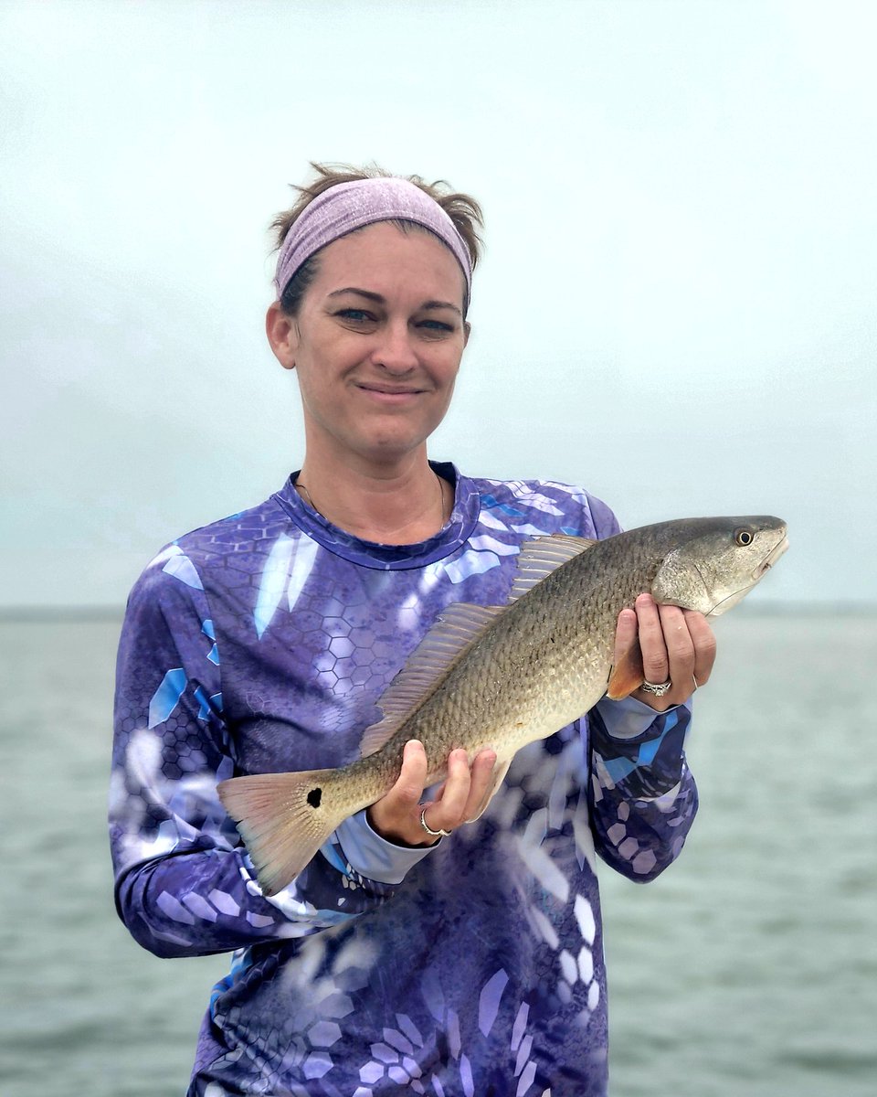 Backrush_Gear's tweet photo. Even on them cloudy days, keep your skin protected with our dry-fit UVF 50 fishin' shirts, equipped with thumb holes ladies! Perfect for this weather! 
#backrush #fishingshirts #fishing
https://t.co/N8UZR43MZ1 https://t.co/K3WZW3gGfr