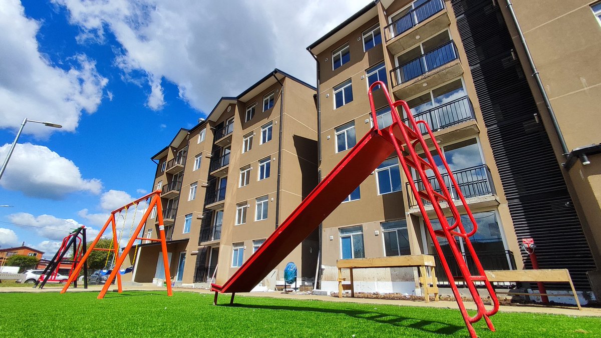 ServiuLosLagos's tweet photo. 🏡✨ Excelentes noticias desde #LosLagos! Avanzamos al 97% en el proyecto "Los Boldos" en #Osorno. 180 familias tendrán un hogar propio gracias al #PlanEmergenciaHabitacional. ¡Estamos #ConstruyendoCambios juntos! 💪🏠 #LosBoldos #Vivienda #Serviu #PresentesPorUnMejorFuturo https://t.co/uGYbxX3GzW