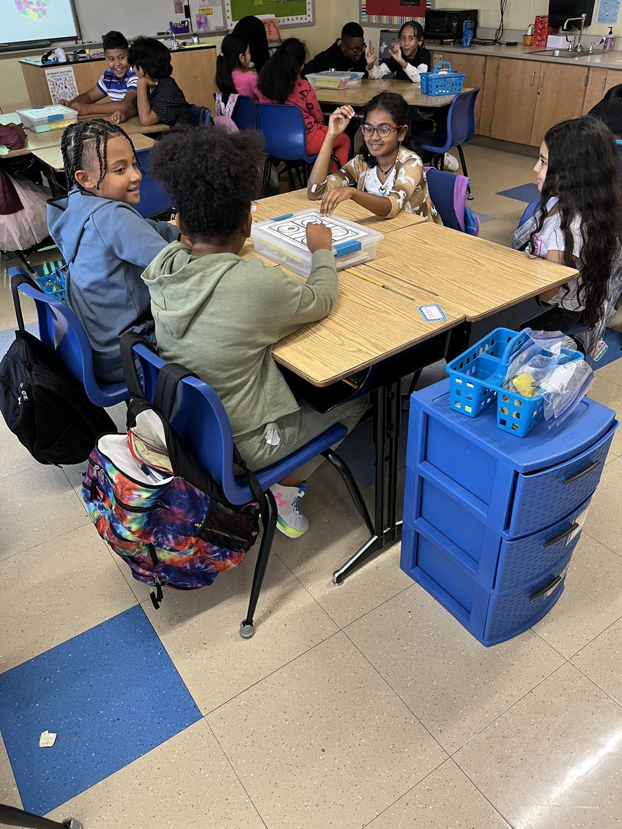 LibbyStyles5's tweet photo. Ms. Biddle’s students talking chips to name objects that provide heat or gives you heat in some way. @lisa10barge #AAGV https://t.co/JMibibl6pI