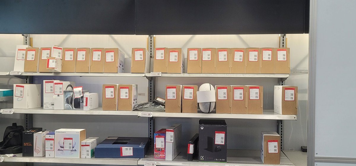EricMasher's tweet photo. Lots of pre-orders for the #MetaQuest3 ready to go out at my local best buy. Love seeing this. This is definitely a true step forward for VR/AR. @MetaQuestVR  https://t.co/B9X69O9Zjy https://t.co/icAogJoDG9