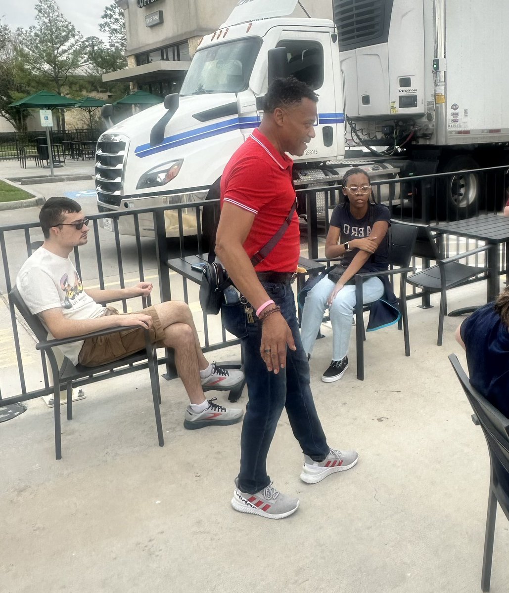 MzDeHar's tweet photo. Interview questions can be hard 🤨to answer, but these young adults did great 😊 practicing today while enjoying some deliciousness 🍦 Hiring success coming soon thanks to @MrsPhaeB… @HumbleISD_CAM @HumbleISD @MarcusAllen1977 https://t.co/CvcSSRXCVZ