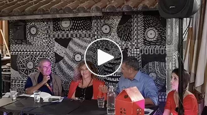 zazoomblog's tweet image. A Casetta Rossa “Fili interrotti” di Anna Maria Deodato - #Casetta #Rossa #“Fili #interrotti” zazoom.it/2023-10-10/a-c…