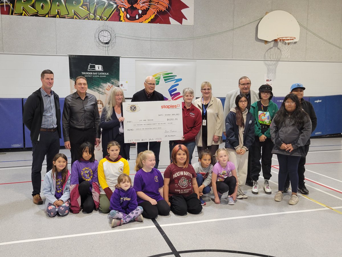 LakeheadSchools's tweet photo. Thank you to the local Staples store and the Kiwanis Club of Thunder Bay for their annual fundraising efforts for #LPStb and Thunder Bay Catholic! Sherbrooke Public School and TBCDSB's St. Vincent Elementary School students and staff are very grateful! https://t.co/GjiK21JaBy