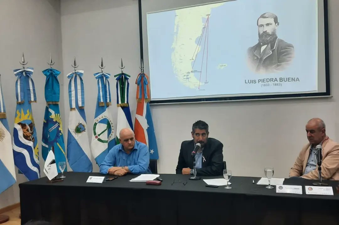 ppatagonicoAR's tweet photo. Hoy, en las instalaciones de la Subsecretaría de Pesca y Acuicultura de la Nación, el Lic. Leonardo Antonio Dam, responsable del Museo Histórico Regional Emma Nozzi, expuso sobre la historia de Carmen de Patagones y la Soberanía Patagónica.

Más info: https://t.co/WRMTjuqJJ8 https://t.co/RGswG9wEJe