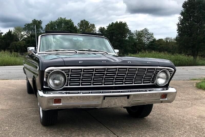 autabuy's tweet photo. 1964 Ford Falcon Sprint convertible. Has V8 engine, dual exhaust, four speed manual transmission, Ford chrome wheels, power top, and bucket seats. Very rare Sprint convertible, with V8 and 4 speed trans

#1964ford #fordfalcon #convertible #autabuy https://t.co/SUxWxEp0mV