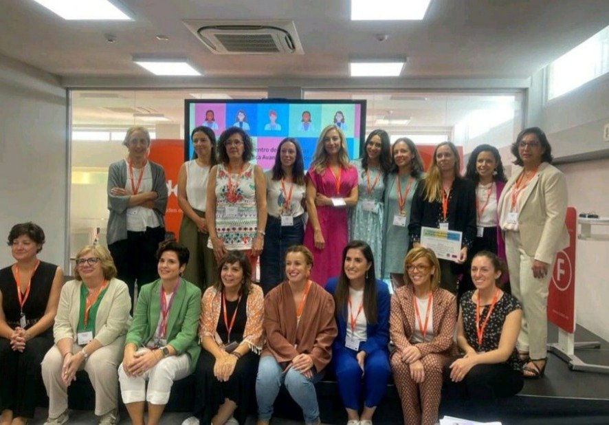 Arevillagon's tweet photo. Ana Rodríguez Calvo-Parra enfermera   de onco-hematologia de Fundación Jiménez Díaz. Gananadora de premio a mejor ponencia oral  en II Encuentro  de enfermeras de prácticas en avanzada.
Enhorabuena Ana, gran ponencia, gran trabajo enfermera y mejor compañera. https://t.co/WKN30MmF2L