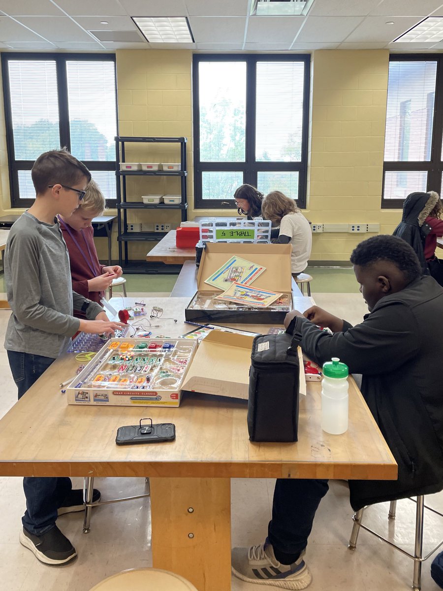 HardingSTEM's tweet photo. At today's STEM Club meeting, @LkwdHarding students explored snap circuits, clawbots, and VEX building materials. Stay tuned for their final products! https://t.co/NCxZ6F83M8