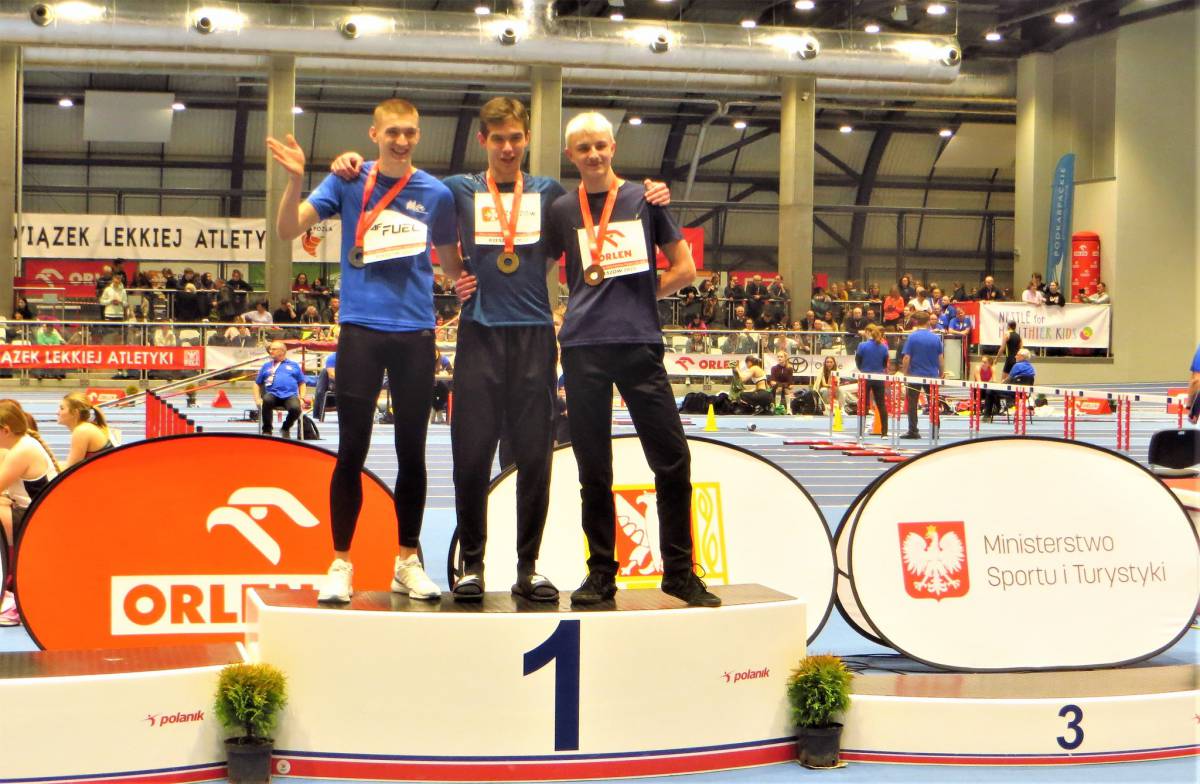 mosmtychy's tweet photo. Sekcja lekkoatletyczna MOSM-u Tychy zakończyła swój 23. sezon startów. Nasi zawodnicy w tym roku zdobyli 1⃣8⃣ medali imprez mistrzowskich PZLA.

🥉 Brązowy medal halowych MPJ w trójskoku, który był największym sukcesem naszych juniorów, zdobył Mateusz Misterek (zdj.). https://t.co/HIBbHoc08M
