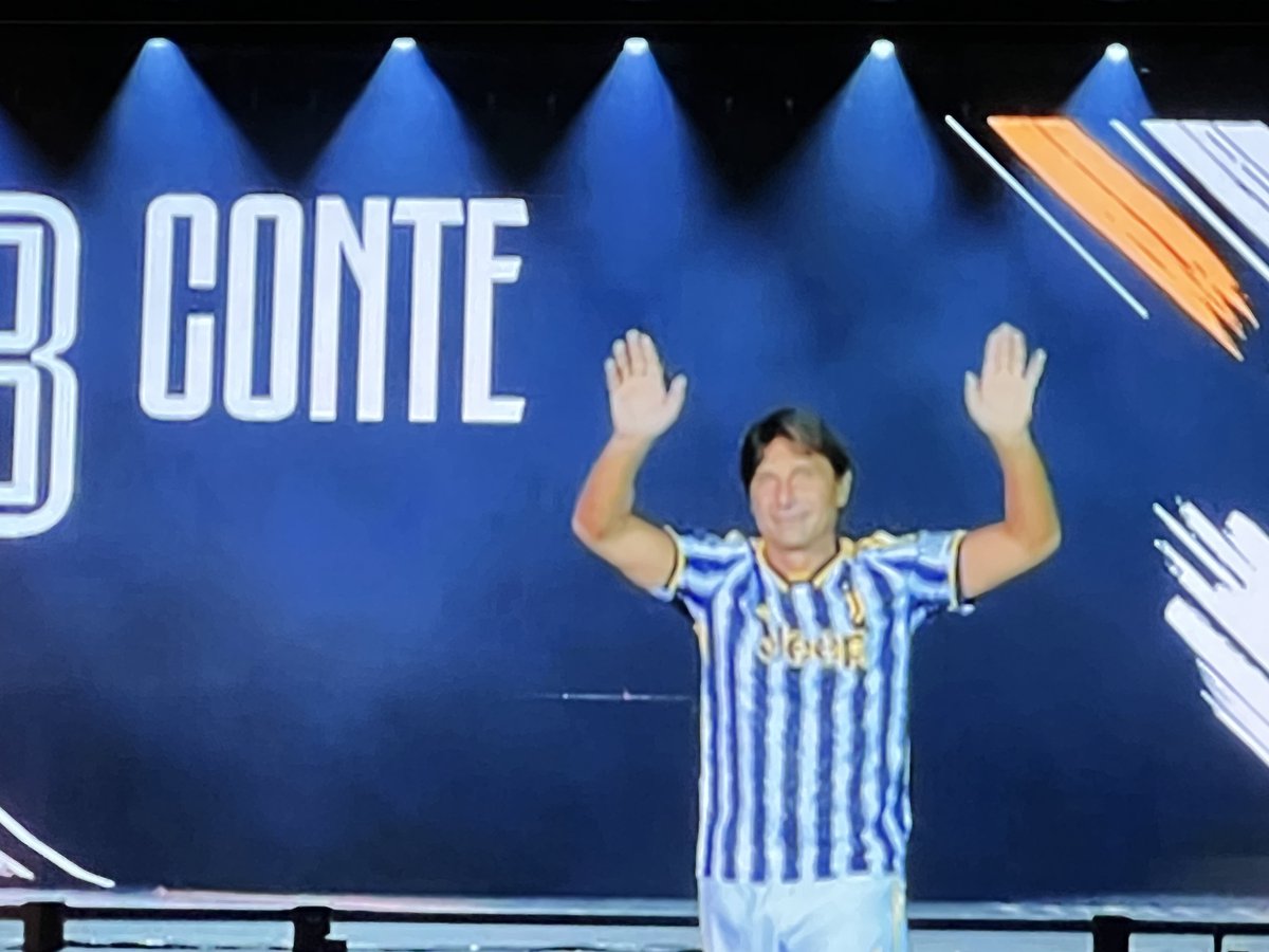 pisto_gol's tweet photo. Il nuovo allenatore del #Napoli #diconosutwitter https://t.co/nA6geijCX2