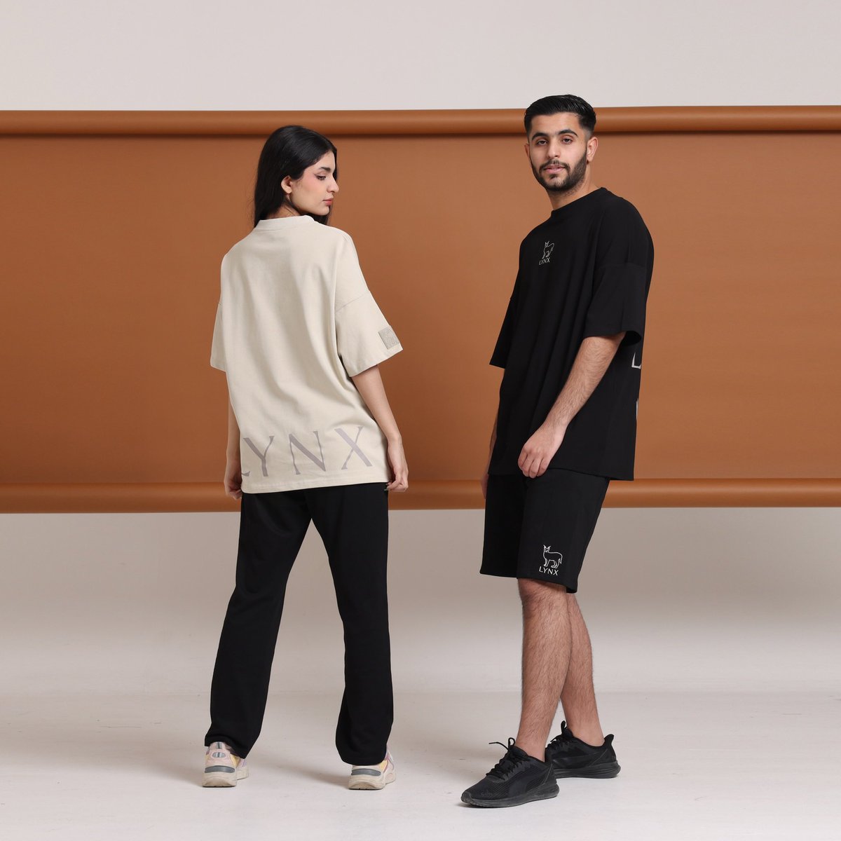 ندشن معكم "Lynx" وندخل عالم الموضة بلمسة عربية فريدة، نقدم لكم تجربة مليئة بالأناقة والجمال، مُستلهمة من جمال الوشق العربي ورمز السلام العالمي؛ اكتشفوا مجموعتنا الراقية وانضموا إلينا في رحلة فريدة من نوعها👏🏼
- lynxlsb.com