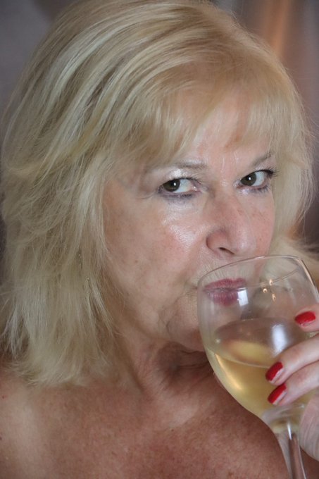 I do enjoy a good glass of something. https://t.co/MF6F7C1QZu