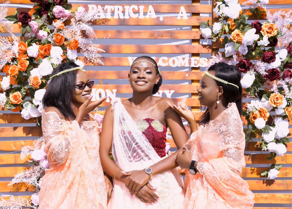 AdoniaMakeup's tweet photo. A very beautiful monochrome beat for this bride @Patricia_Aceng .🥰
Makeup by me @Beckie_Adonia69 
Shot by @ruffix_culture_photographix 

#mua #glam #glow #slay #beauty #beat #makeup #makeuptutorial #face #skin #trending #trendingreels #reels #bride #wedding #love #eyes #lips https://t.co/wY3ucarNVR