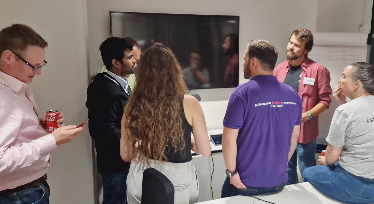 OnThePeiroll's tweet image. While @cejhoney in team #2 with @ittookten working on Health Cloud.

Damn I wanted to work on this cloud because I mean who hasn&apos;t been a patient or needed health services? 😬

Have taken kids to the hospital multiple times with all sorts of accidents and ailments 🙄😆 #LDNArcs