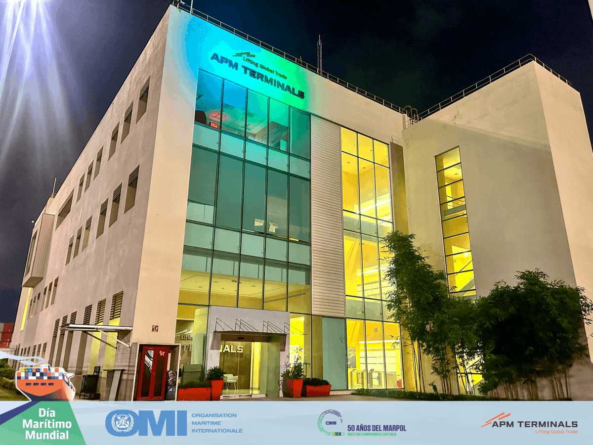 APMTerminalsLC's tweet photo. ¡En APM Terminals nos unimos a la iluminación en verde y azul como símbolo de la semana especial por el Día Marítimo Mundial. 🌍🌊

#DiaMaritimoMundial #ASIPONA #APMTerminals #IndustriaMaritima #Sostenibilidad #Oceanos https://t.co/Cr0ERXEJDD