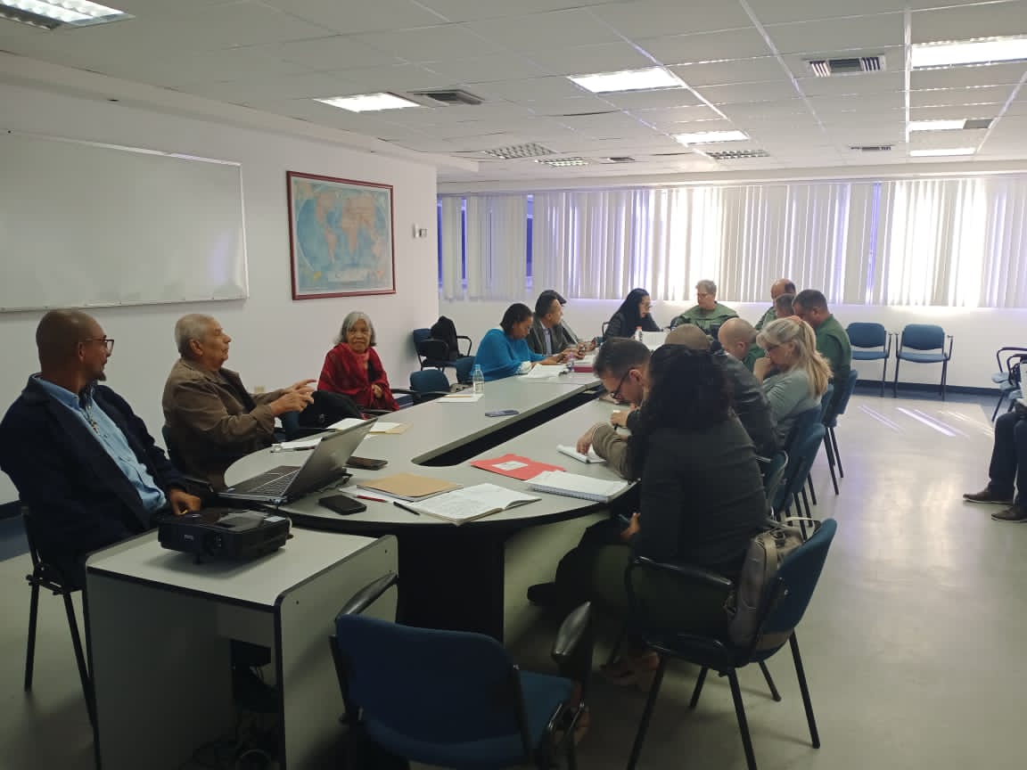 iaesen_umbv's tweet photo. #10Oct Actividades del Doctorado en Seguridad de la Nación III Semestre UC. Seminario de Investigación II Docentes Dr. Victor Cordova y Dra. Elizabeth Leal y la UC. Geopolítica y Geoestrategia Aplicada, Docente Dra. @Danielarodrimar @NicolasMaduro @vladimirpadrino @FelixOsorioG https://t.co/MynzdDOdOs