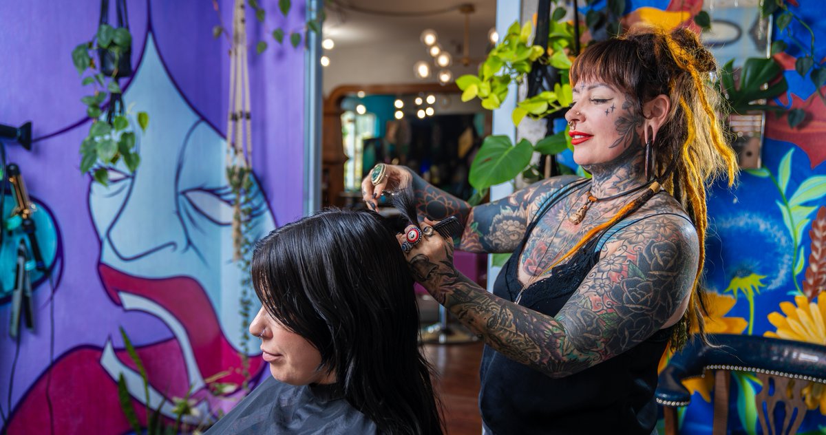405businessmag's tweet photo. Iron Rose Salon owner Misti Byrd celebrates 10 years this year as a salon owner, now employing 15 people in her salon designed to allow employees and patrons alike to be themselves. More: https://t.co/0fNkCUnmmo⁠
⁠
📸: @Logan Walcher https://t.co/32ytTDUjtu