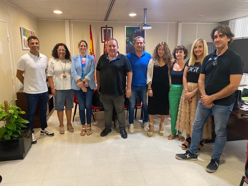 direcmur's tweet photo. Reunión de @mcbalsas, Directora General de Recursos Humanos, Planificación Educativa e Innovación, con la junta directiva de Innovaedum-Direcmur para coordinar determinadas acciones educativas y formativas del presente curso escolar https://t.co/MZjpvlRDg8