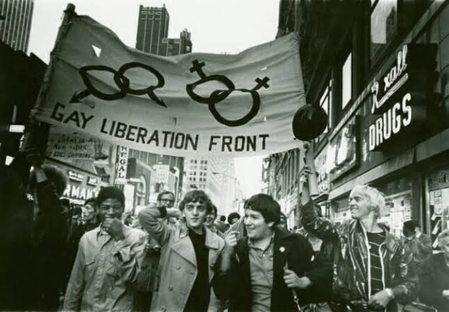 PAG_ANI's tweet photo. Se em 1969 as travestis, mulheres trans e lgbts+ se rebelaram contra a discriminação, imagina o que os lgbts+ em 2023 não podem fazer contra essa minoria homofóbica que quer acabar com os direitos da comunidade lgbt no Brasil? https://t.co/K25WNUHOj5
