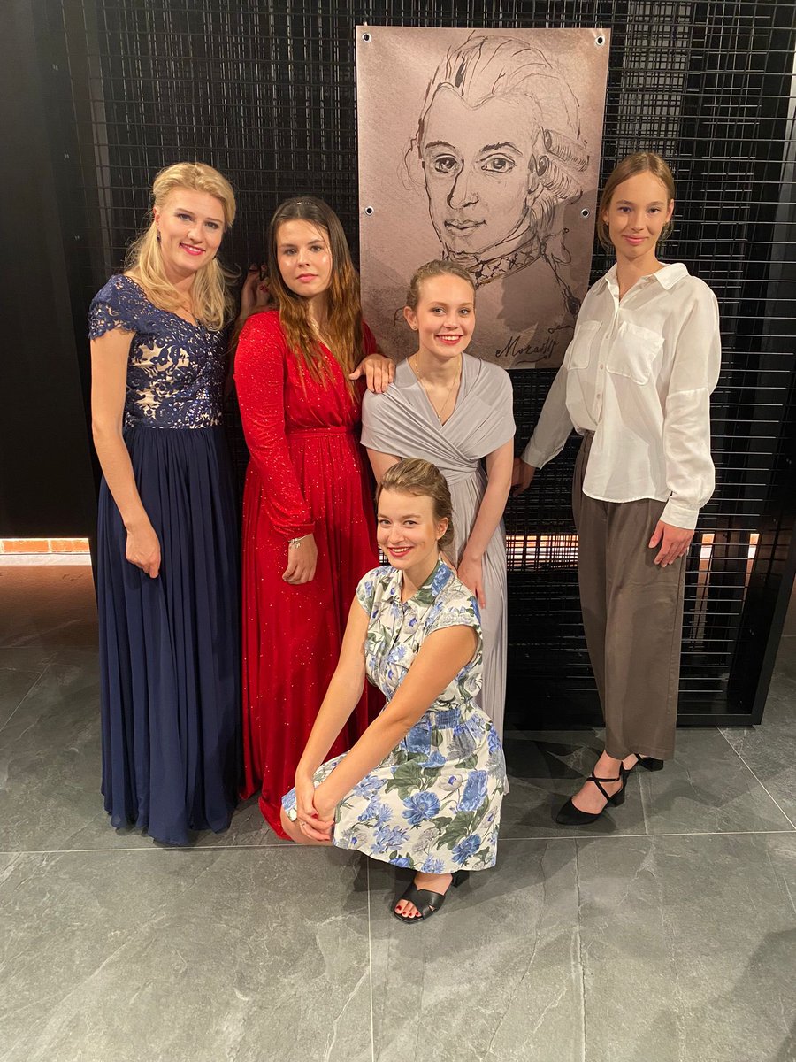 MikulskiART's tweet photo. #AleksandraGudzio #ArletaGnoza #ZofiaPiejdak #AnnaCichocka #MartynaGrzelecka #MikulskiARTOperaAcademy #Pabianice #AflopaArt #CarolineMerz #FundacjaMikulskiART #Dariuszmikulski #meetmikulski https://t.co/zAHh0mTnhG https://t.co/8IW7Qb3BtI