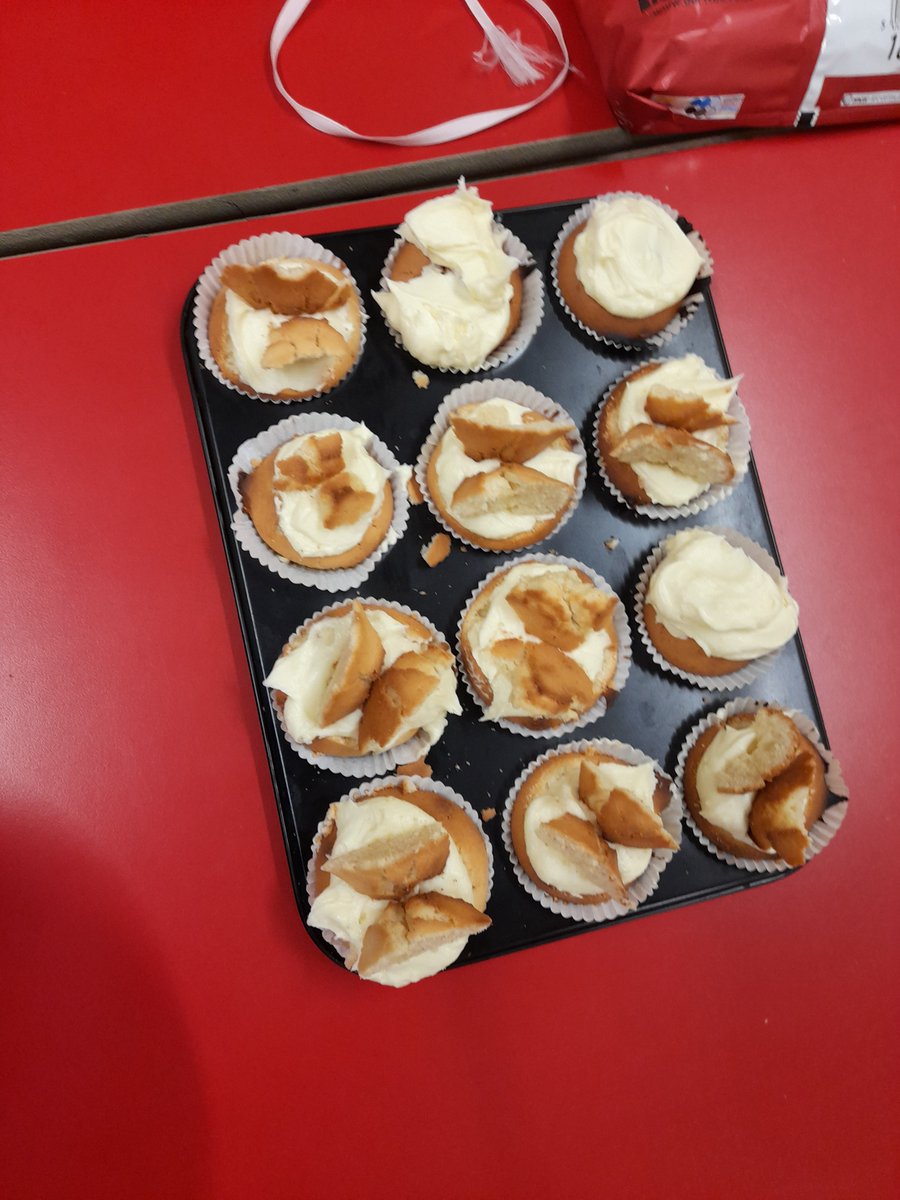 Insch Youth Forum wanted an end of term sit down meal so the group made a starter, main and pudding and everyone sat down for a feast! Great fun night @WWYPabshire