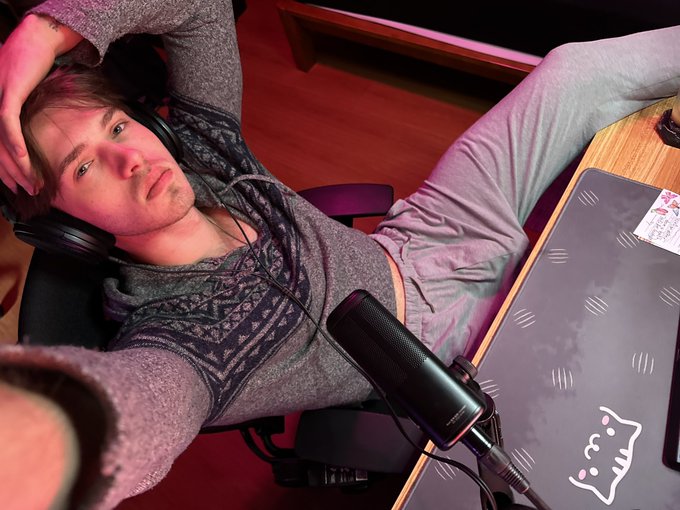 The bored gamer https://t.co/z3t3pXsaEl