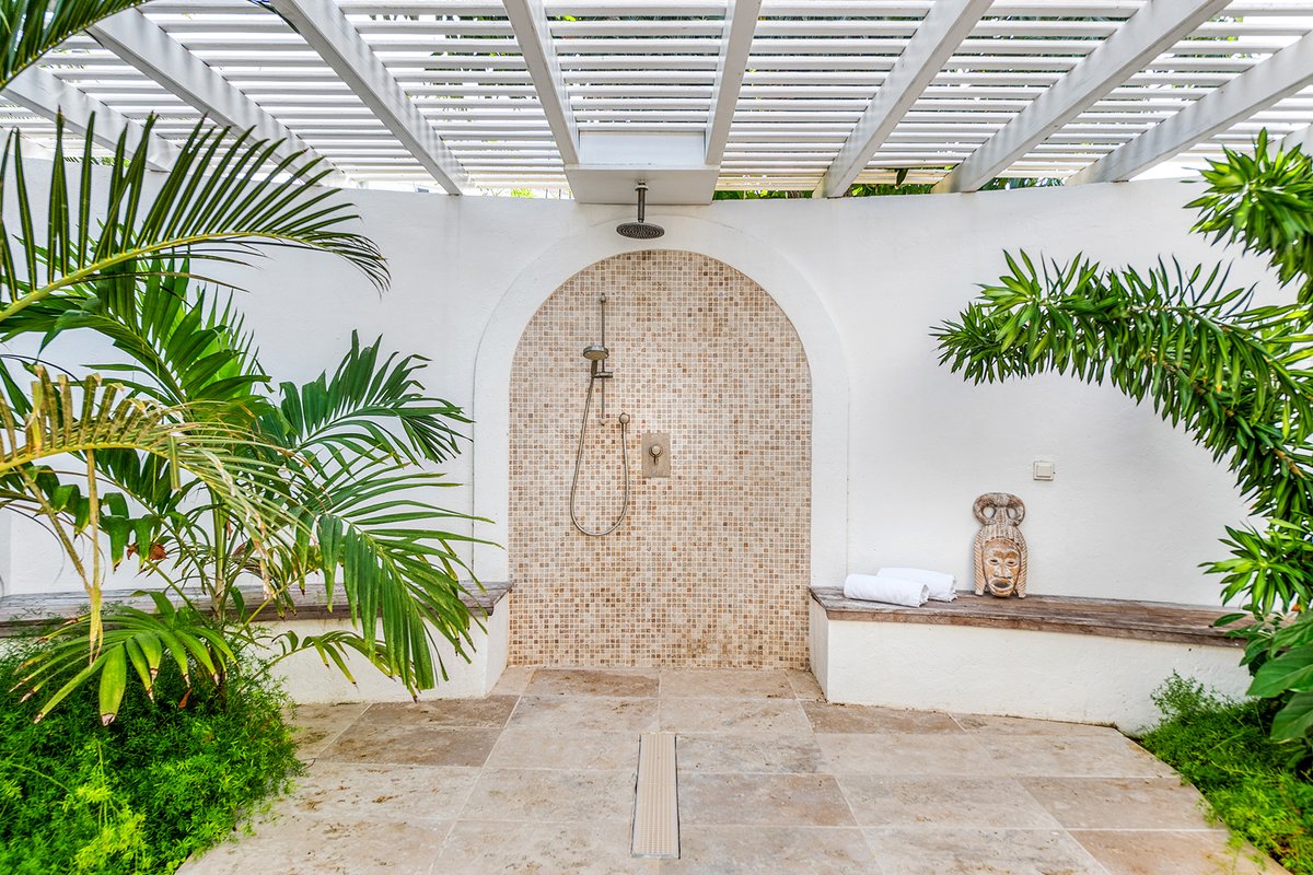SXMSIR's tweet photo. Escape the hustle and bustle and experience the luxury of Petite Plage 5 in Grand Case, St. Martin this holiday season! Our 6 bedroom villa offers the perfect tranquil getaway for you and your loved ones! #GrandCase #StMartin #VillaGetaway #Sxm https://t.co/Umt27QeUdT https://t.co/yaPLW7uWKP