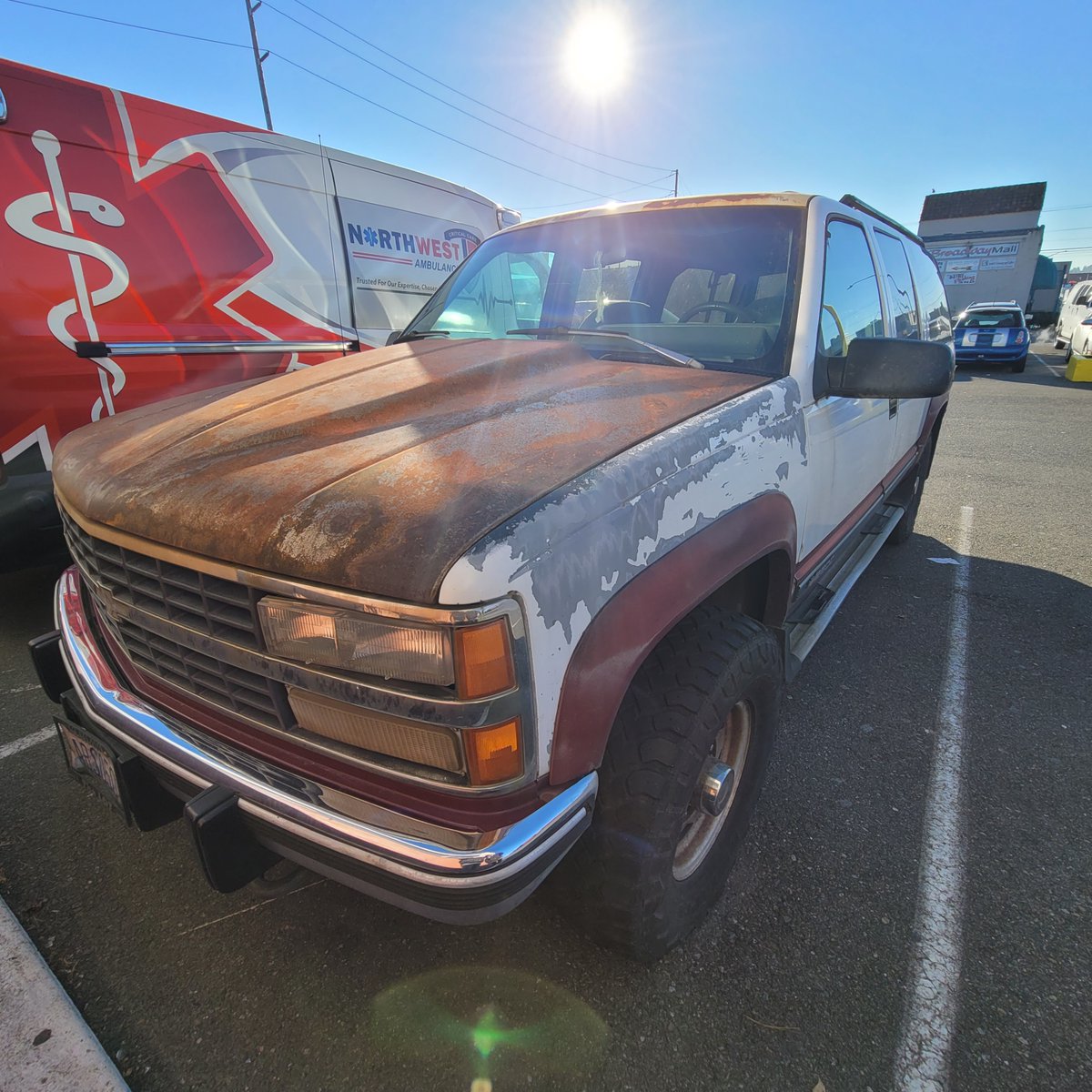 RefinishWay's tweet photo. #TransformationTuesday takes us back to this stunning makeover of a 1993 Chevy Suburban.  Have an auto-makeover in mind?  Call #NarrowWayRefinish to see how that can go from #dreamstoreality #AutoBodyRepair #AutoBodyRefinish #AutoBodyPaint  #NWBedliners #Bedliners #AutoMakeover https://t.co/qP4h45nvQh