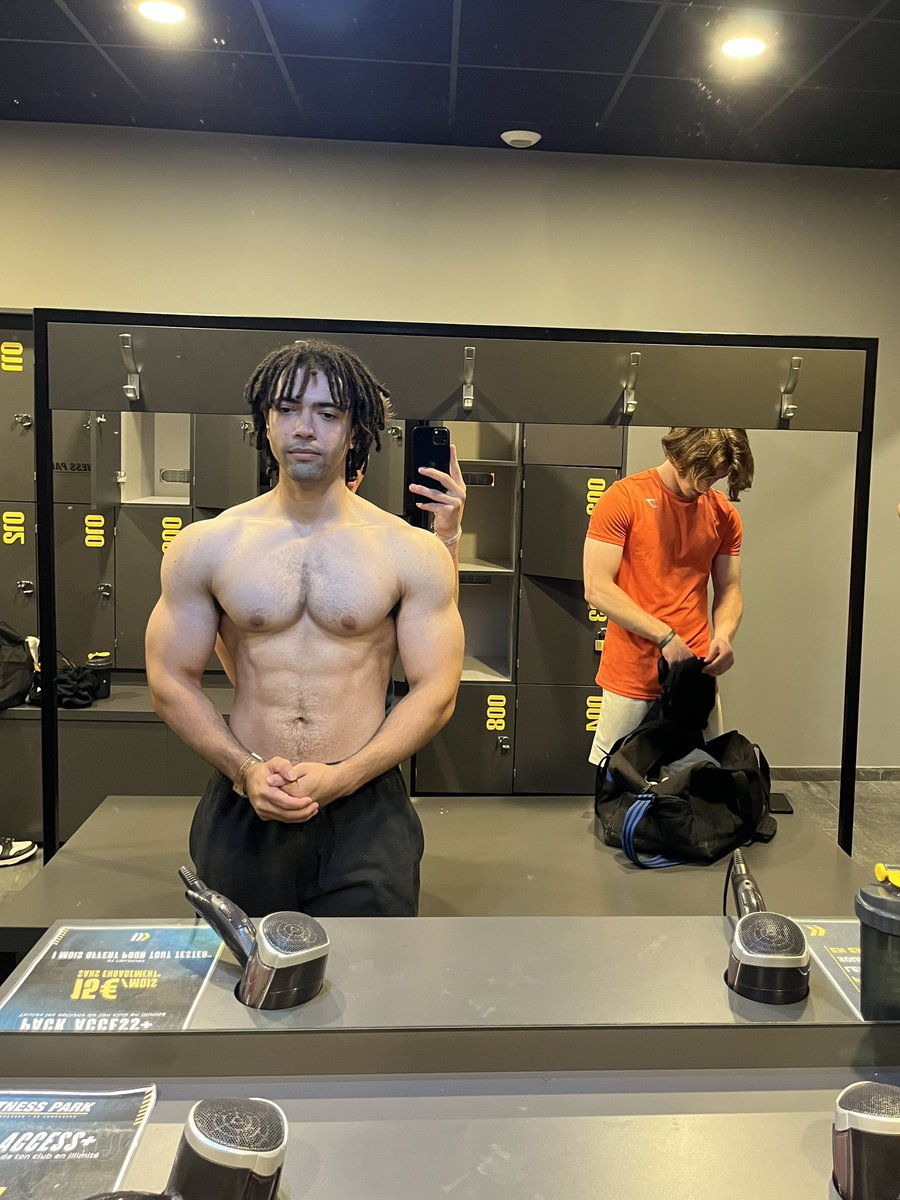 Physique update, i’ve been leaning down a bit recently (went up to 77kg to 72-73kg now in ~4 months)