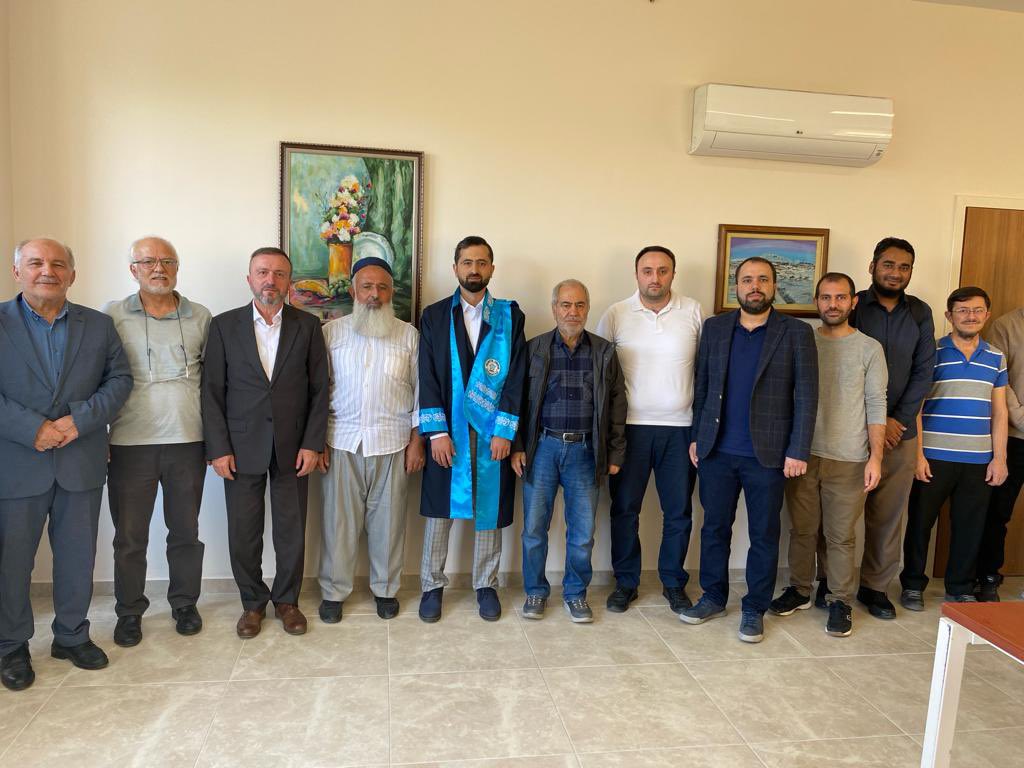 kmltaskn28's tweet photo. 40 yaşı olgunluk çağıdır. Bu yaşa gelince insan daha salim, daha sağlıklı, daha geniş düşünür. 40 yaşı Peygamber Efendimiz’in (s.a.v.) peygamber olduğu yaştır. 
40 yaşında bana Dr. Unvanı almayı nasip eden Allah’a hamdolsun. Bu süreçte emeği geçen hocalarımdan Allah razı olsun.. https://t.co/0DOKqjQPvA