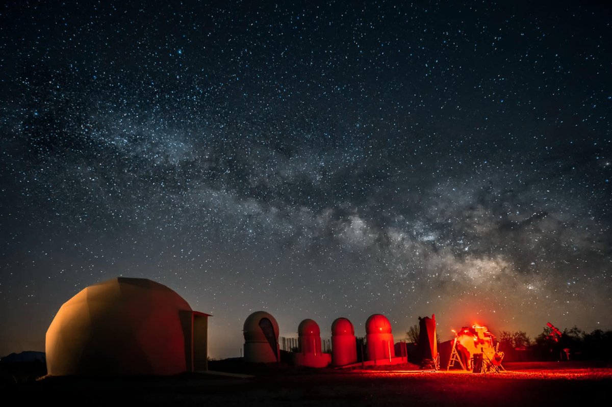 GranadaGeopark's tweet image. Los intrépidos #astrónomos del Complejo Astronómico los Coloraos nos anuncian la inauguración de su nueva experiencia, #Sensoria, que promete sumergir a los visitantes en el mágico mundo de la astronomía de una manera única y emocionante.

Lee la nota adjunta y verás...