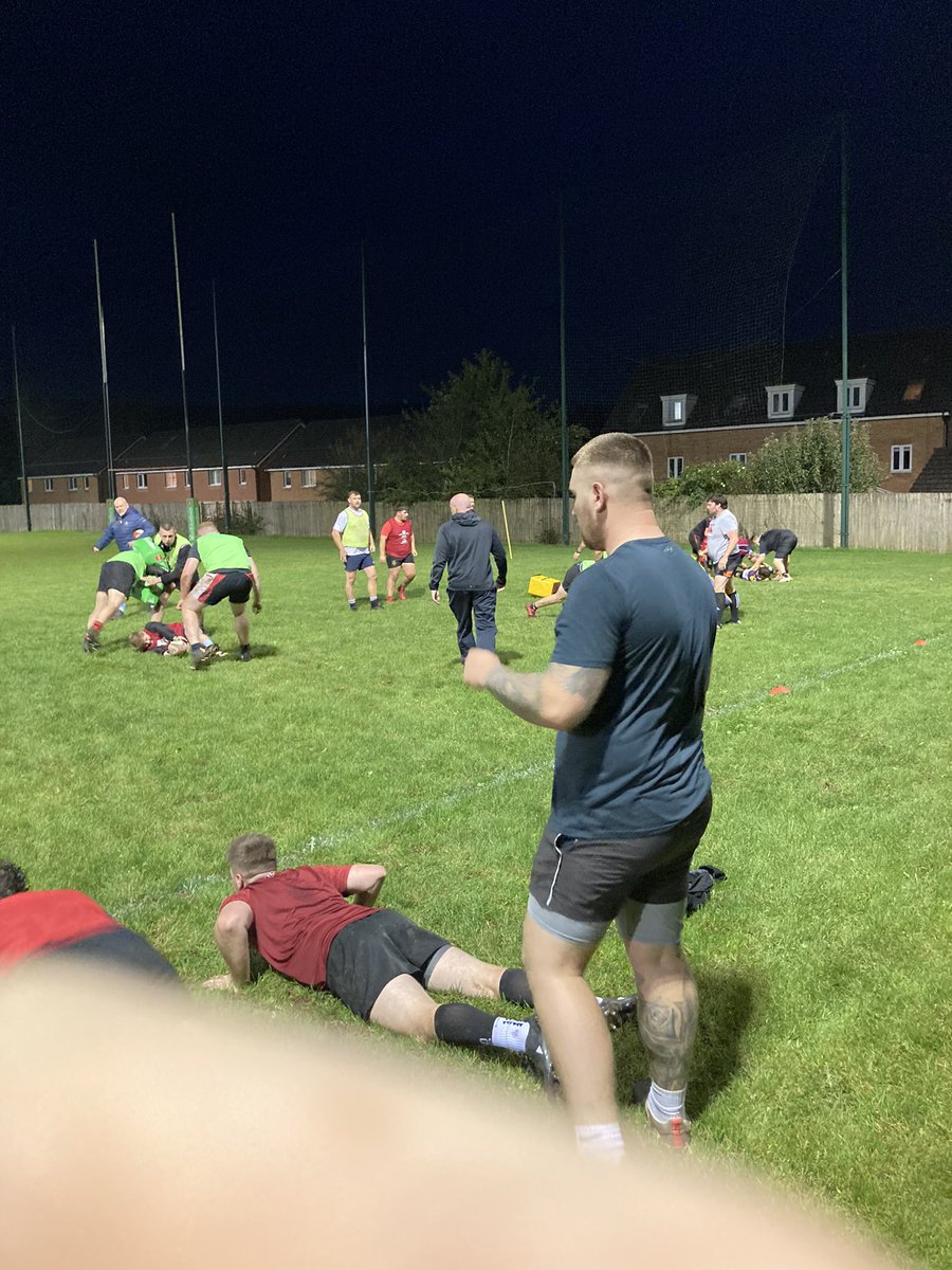 philsteele1's tweet photo. Thanks to my old pal Simon King for a superb guest coaching session @TaffsWellRFC tonight.

Well done to all the lads on a fine turnout too.

@LoveClubRugby https://t.co/DevzLJ40zS