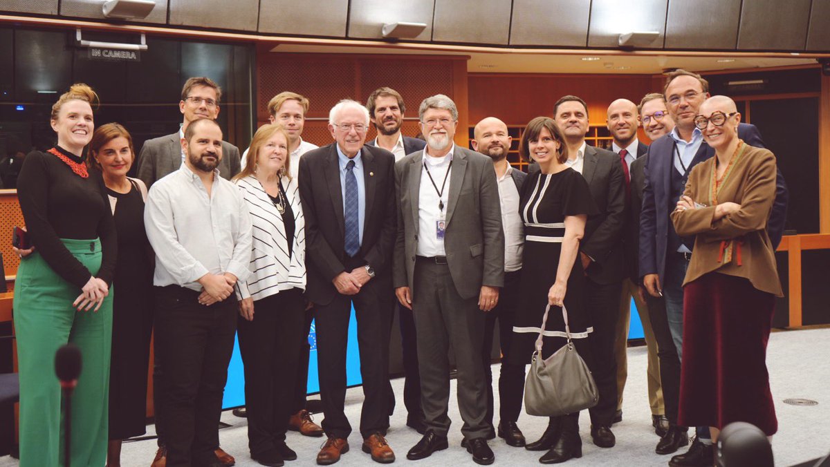 What an inspirational meeting with @SenSanders, exchanging on the common goal to achieve a fair and just society! 🌎💪🌱