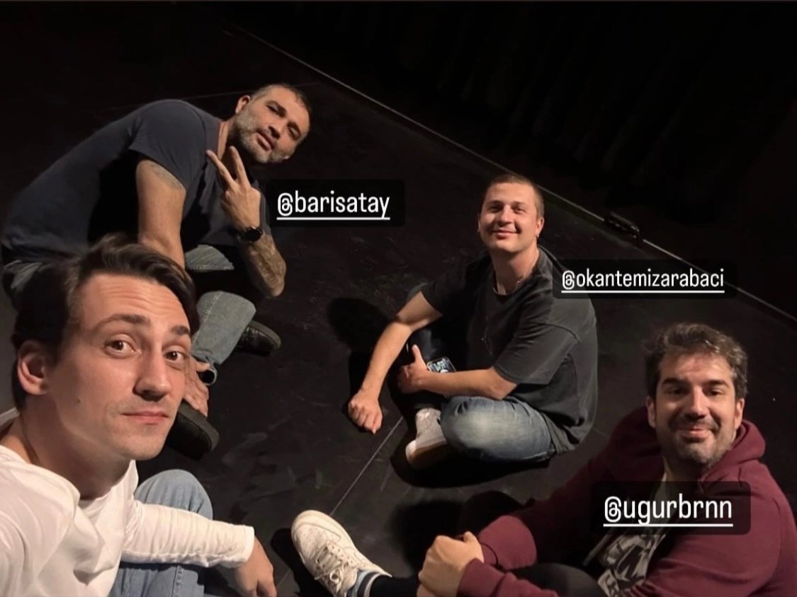 AmeliaDrumorg's tweet photo. Lütfen bu sezon için yeni bir proje seçtiğinizi söyleyin...Sensiz bir yıla dayanamam, tiyatronun sizin için ne kadar önemli olduğunu biliyorum, ama siz de bizim için değerli olduğunuzu bilin 🙏😢
#ediptepeli #destan #Gülcemal #mertçakır #batuga https://t.co/cRNtVilY0A