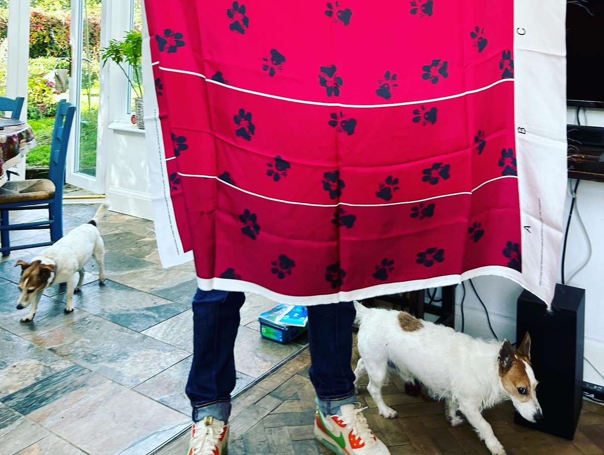 NewsfromBedlam's tweet photo. Brian & girlfriend Jess were especially keen to be involved in this. Brian’s little legs appearing next to Mr Wesley’s at the bottom of the sample panel for the #silklining is especially heart melting.
Client Andrijana provided us with #paw #prints .Otis was the big dog, shown… https://t.co/iv5mYXvdTw