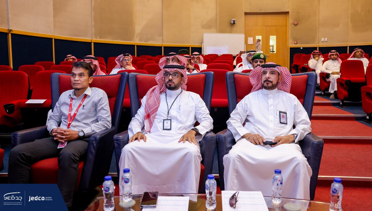 #مطارات_جدة تُنظم ورشة عمل بعنوان "الاستراتيجية العامة لتطوير الأداء التشغيلي لمرافق الشحن الجوي والخدمات اللوجستية"..
بالتعاون مع شركاء النجاح من الجهات ذات العلاقة..
لمناقشة سُبل تطوير مرافق الشحن الجوي، تحقيقًا لمستهدفات #رؤية_السعودية_2030.