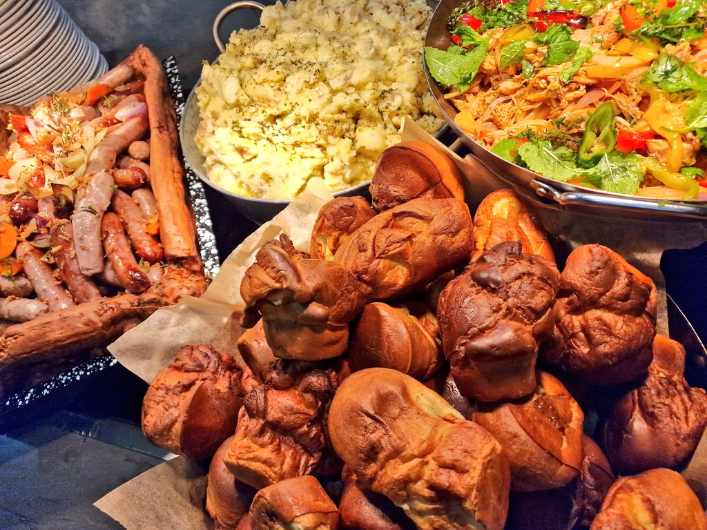 chefbenji64's tweet image. Beautiful lunch from the @SESSixthForm team @SpedeNews @Josephmbryan @ChefSi71 @JPHolroyd @OliCullers @pammybabe68 @DanielCollier84 @HolroydHowe