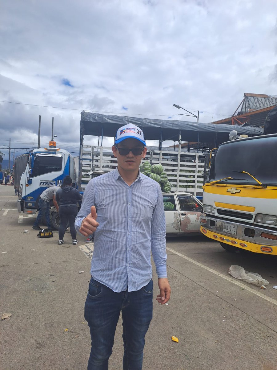 candres239's tweet image. 🔊 Hoy estuvimos en #Corabastos, acompañando y escuchando las #necesidades de los #trabajadores 🤝

🗳️ Vote por el partido #CentroDemocrático - Número 31 por el #Concejo de #Bogotá 💪

💬 ¿Que cree usted que hay mejorar en la ciudad? 👇