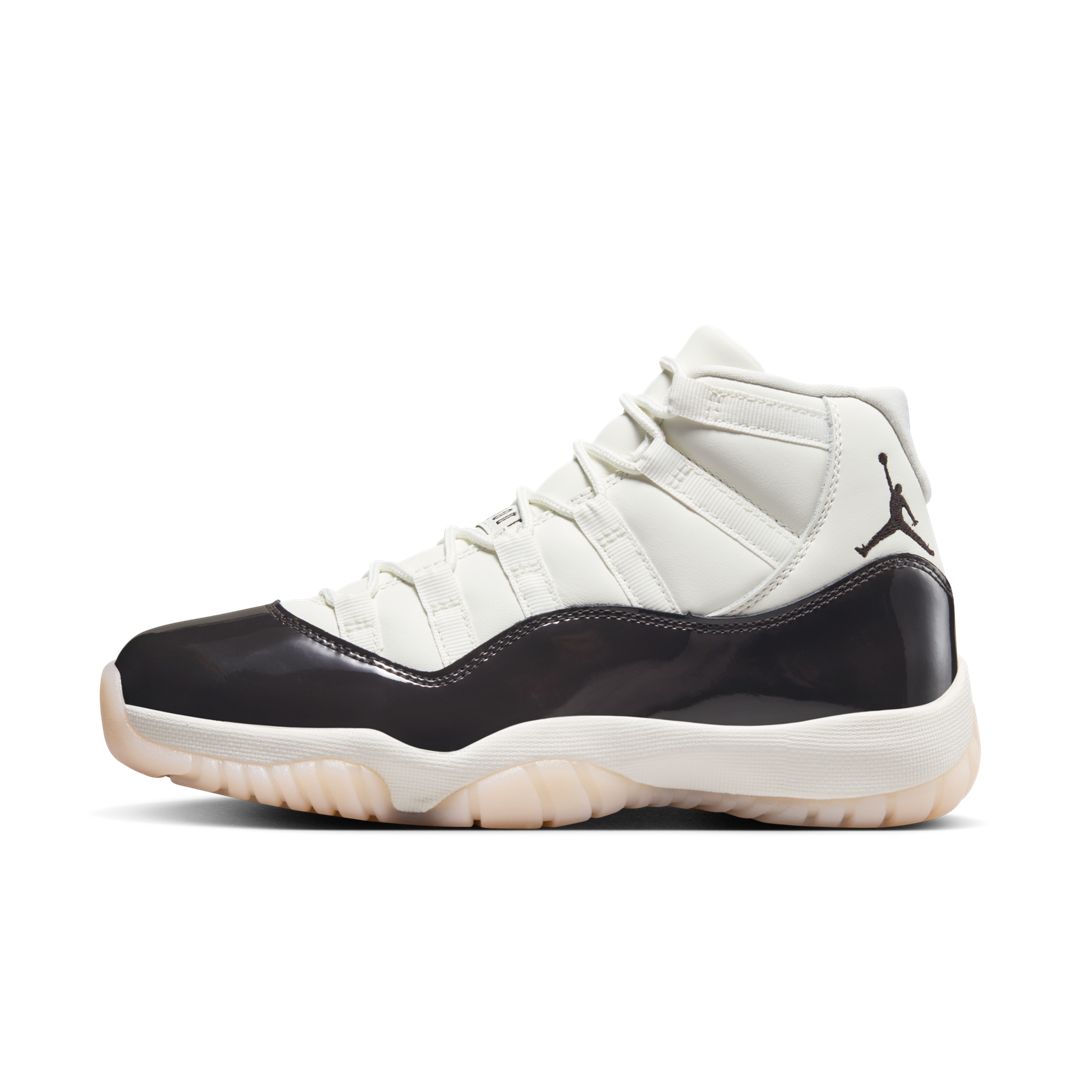 TheSiteSupply's tweet photo. Official images of the Air Jordan 11 WMNS Neapolitan 👀 https://t.co/WYHkr9okLl