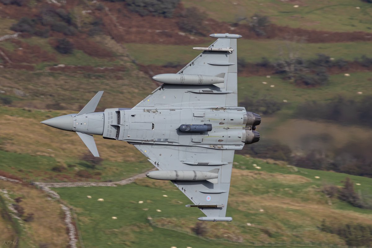 BFGbronco's tweet image. Typhoon looping today. #machloop @MachLoopUK