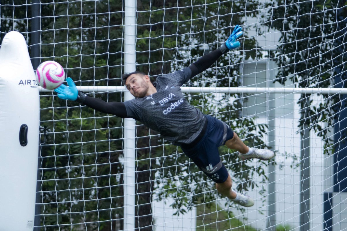 ¡En pleno vuelo!✈️🧤
