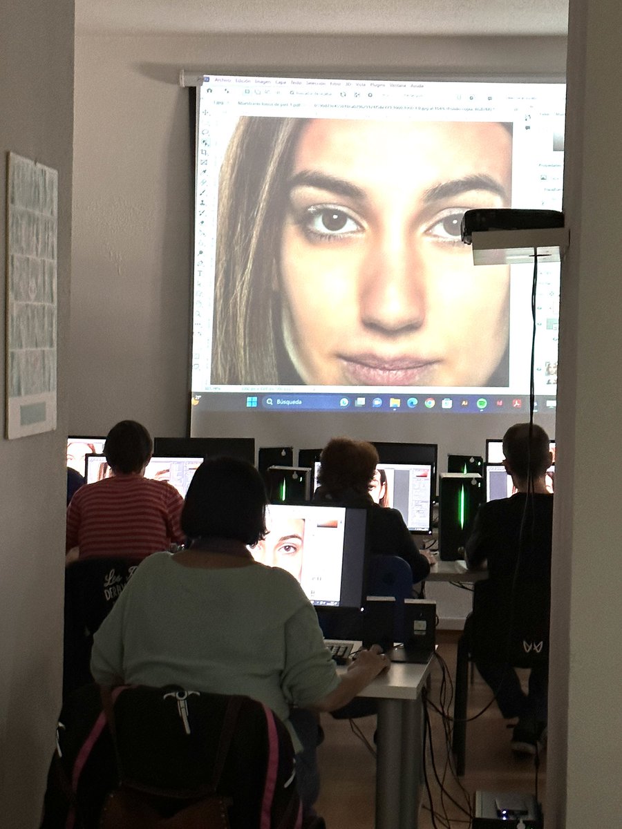 nowecreative's tweet photo. RETOQUE FOTOGRÁFICO CON PHOTOSHOP. Todo un clásico en nuestro Certificado de Impresión digital. De la mano de Felicidad Salvador aprenden las técnicas de retoque y preparación de imágenes para impresión.
#JustoLoQueNecesitas https://t.co/cE4iOFvzQX