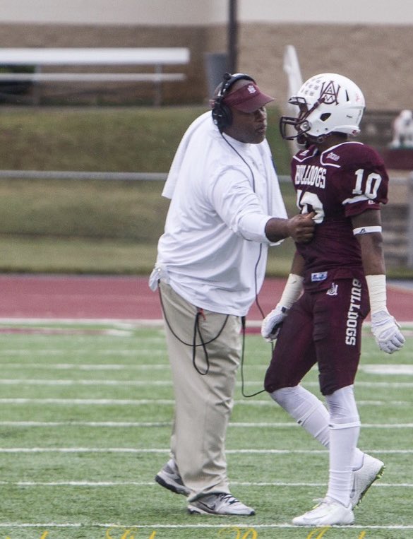 #AGTG after a great talk with <a href="/hcpearl/">Cedric Pearl</a> I am blessed to receive an offer from Alabama A&amp;M 🐶🤍