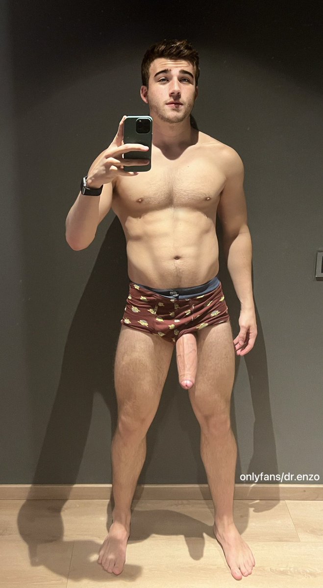 Repost if you would like to suck my dick😏