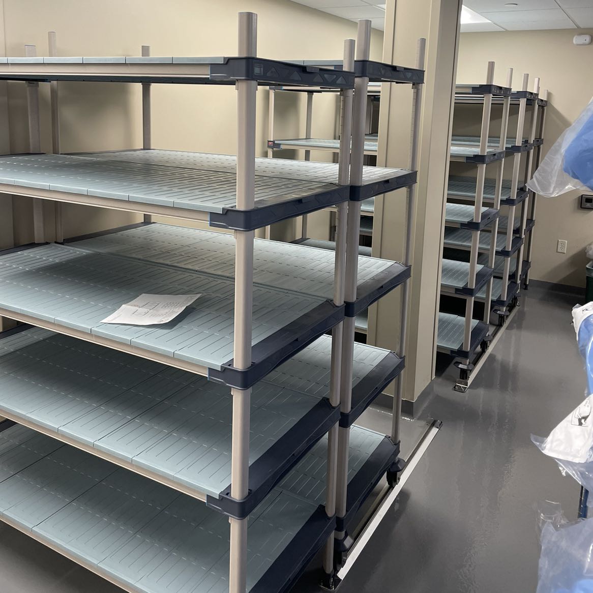 The pillar in this hospital supply room didn't stop our rep from ensuring the most was made of this storage space! 😀👍

#healthcare #hospitalsupply #sterilesupply