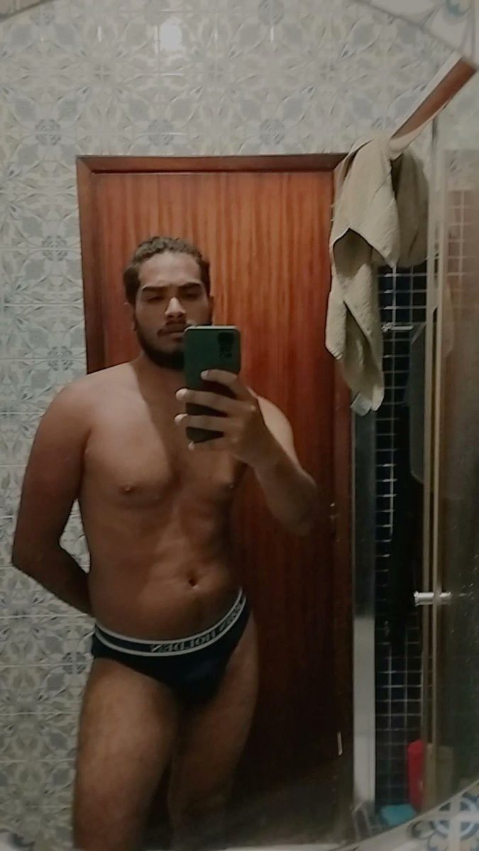 OlaDrewOla's tweet photo. Quería cortarme la barba pero la máquina de daño. 🥺🥺 https://t.co/9xw1iK1Ao5