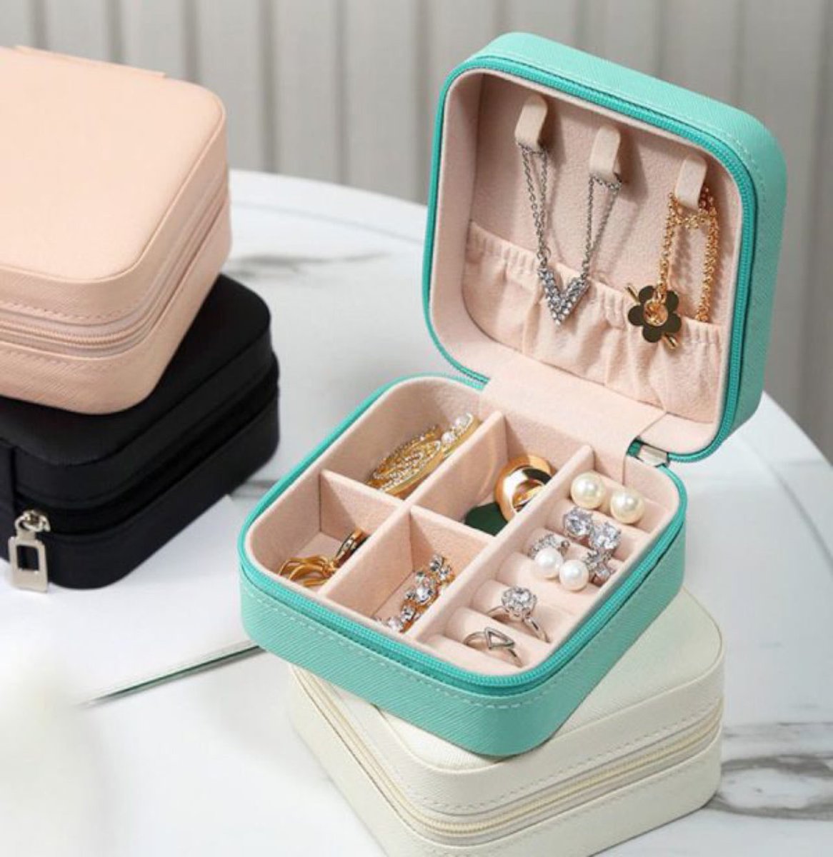 BaaizzOfficial's tweet photo. JEWELLERY &amp; COSMETICS PLASTIC ORGANIZER BOX
Delivering all over Pakistan 🇵🇰
Shop at: https://t.co/1tn9Cina5S

Instagram: https://t.co/MSw7urA3px
Facebook: https://t.co/EAA2cKunOr

#jewellerybox #makeupbox #fyp #explore #exlporepage #pakistan #jewelry #jewellery #makeup https://t.co/5nF2kytZA9