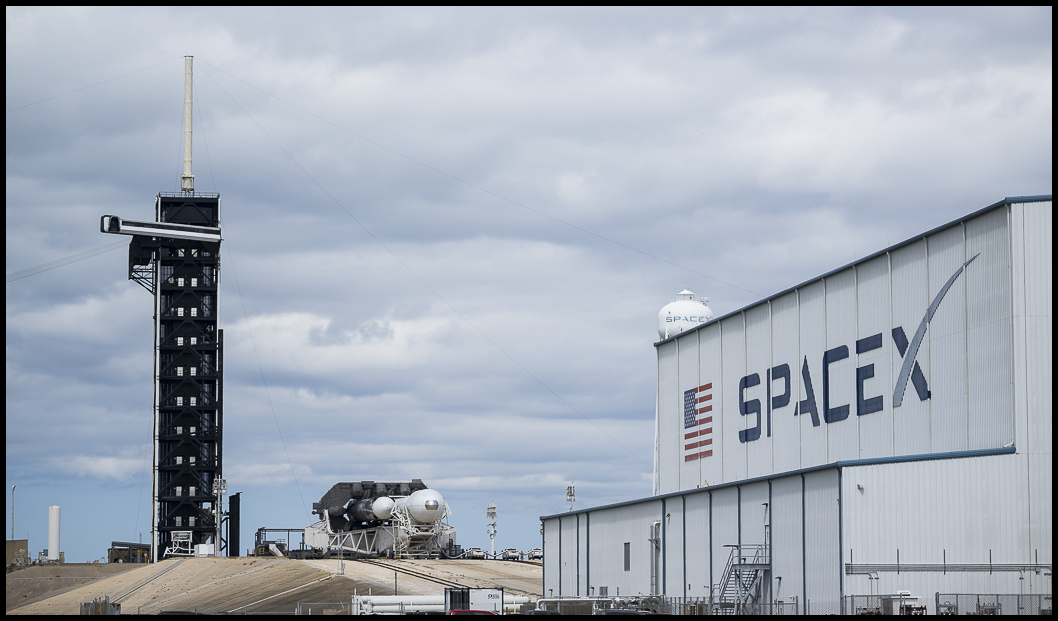 The @SpaceX Falcon Heavy with the @NASA Psyche spacecraft onboard was rolled to the launch pad today in preparation for launch from Launch Complex 39A to a metal rich asteroid named Psyche! Launch is targeted for Thursday, Oct. 12 at 10:16am EDT. 📷flic.kr/s/aHBqjAY2Ci