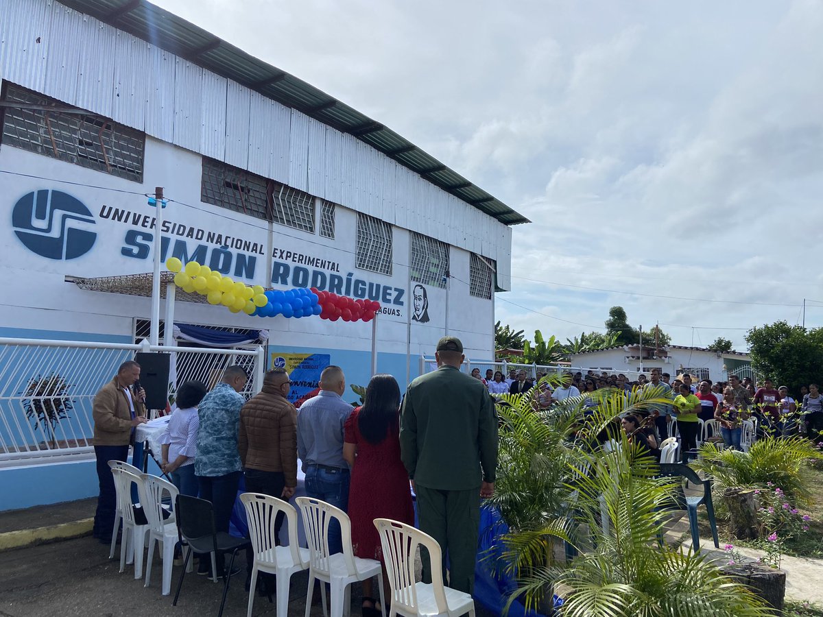 Quedó inaugurada extensión de la universidad Nacional Experimental Simón Rodríguez en nuestro municipio Achaguas, gracias a Dios y al gobierno bolivariano dirijo por el hno Pdte <a href="/NicolasMaduro/">Nicolás Maduro</a> y nuestro gobernador <a href="/eduardopiate2/">eduardo piñate</a> 

Con poco hacemos más 💪💪💪