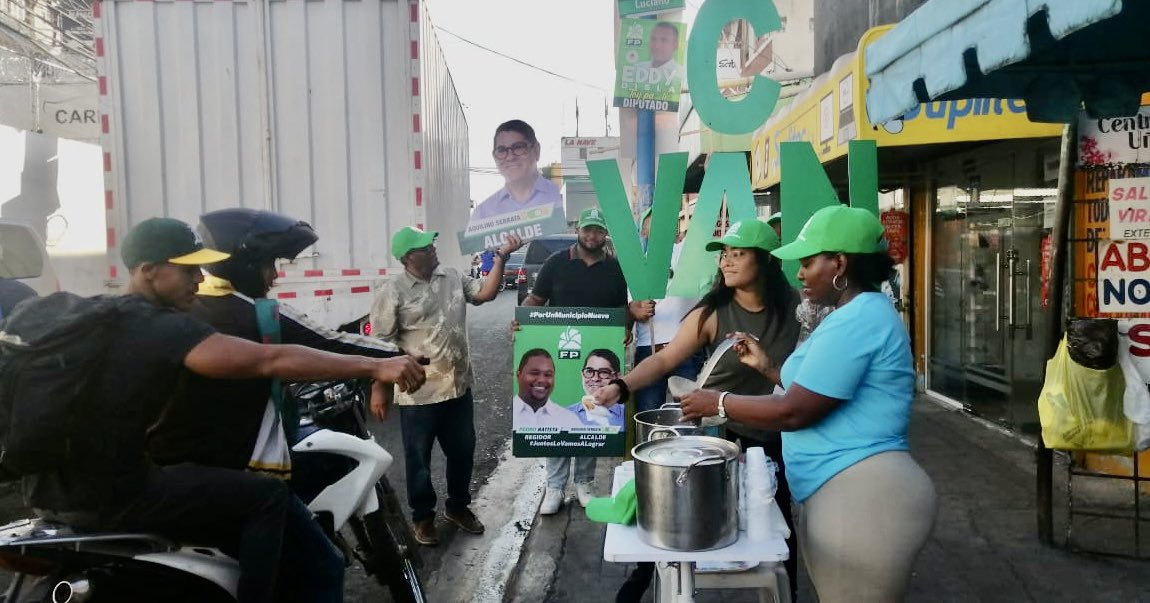 licpedrobatista's tweet photo. Asi se hace patria, gracias al compañero #alzequie  y a su esposa por organizar esta jornada de calentamiento junto a su movimiento #Avancemunicipal y la dirección media que presiden @SerrataAquilino  y #pedrobatistaregidor #juntosporunmunicipionuevo https://t.co/hGq13U8hdI