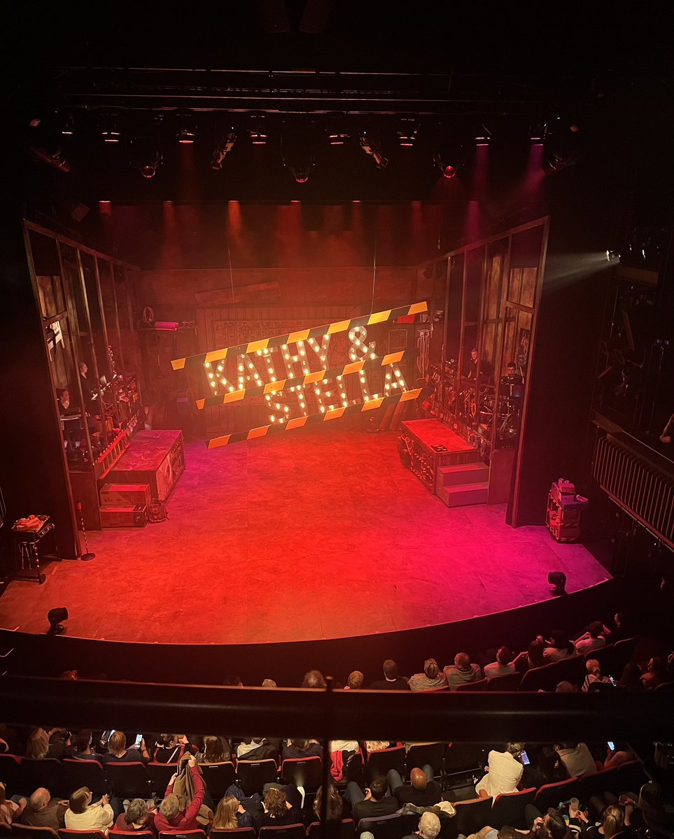 What a show to end on! Last press night @HOME_mcr before heading off on mat leave… Full house and a fantastic performance from the cast @KathyStellaMP If you like true crime and/or have a best friend … it’s a show for you.